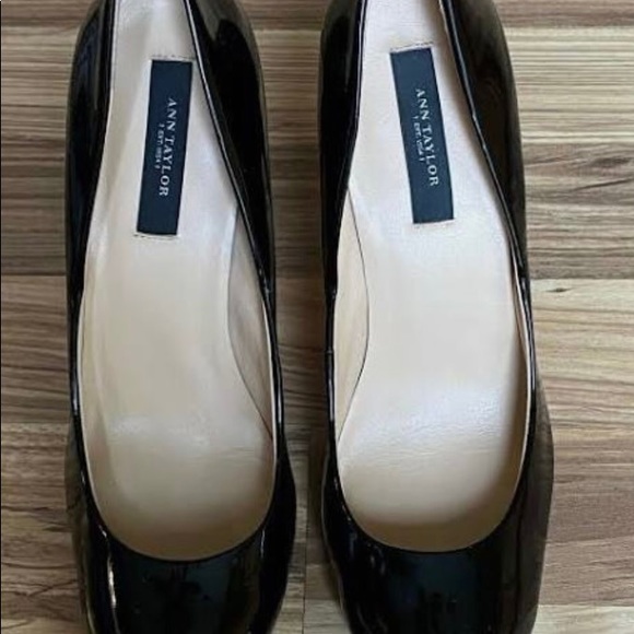 Classic Ann Taylor Patent Leather Platform Pumps - Picture 7 of 8